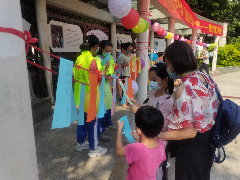 時(shí)間:2021年9月12日 主辦單位:清城區(qū)圖書館 主題:“我們的節(jié)日·中秋”猜燈謎 (3).jpg
